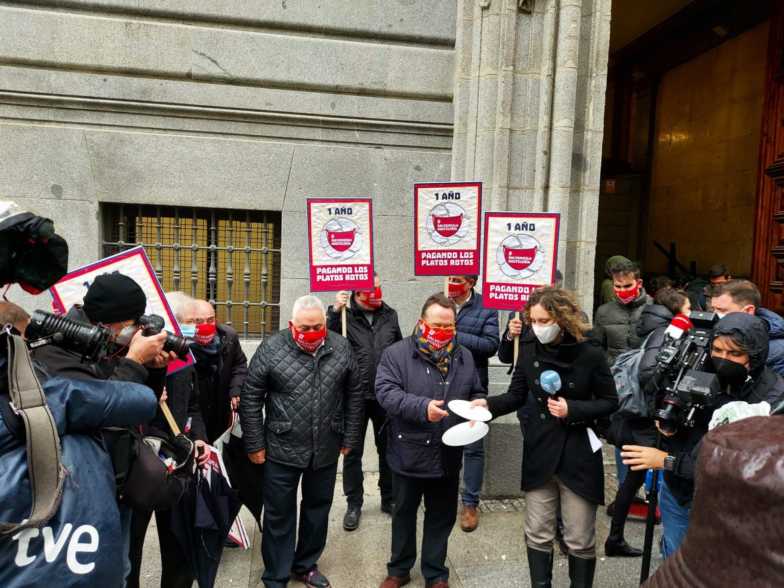 La Hostelería protesta frente al Ministerio de Hacienda reclamando las ayudas que no llegan a las empresas - La Viña