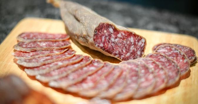 Hostelería Madrid paraliza una iniciativa en la Asamblea de Madrid que permitía al comercio servir comidas y bebidas en sus establecimientos - La Viña