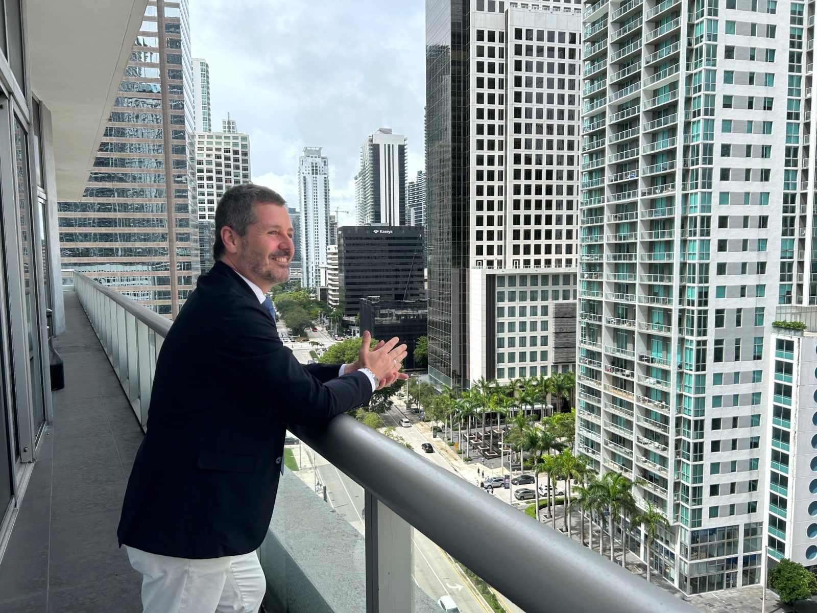 El consejero de Turismo, Mariano de Paco, aterriza en Miami para seguir promocionando nuestra región en su tour transoceánico - La Viña