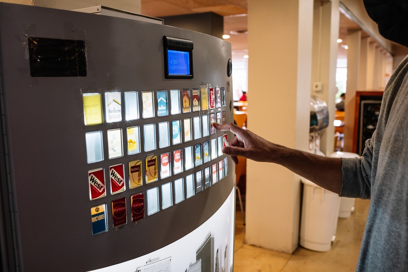 ¿Tienes una máquina de tabaco en tu local? Entonces esto te afecta (y es obligatorio) - La Viña