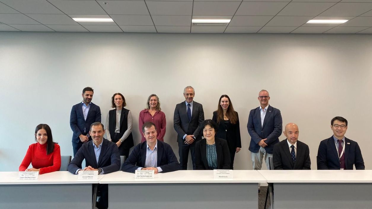 Hostelería Madrid participa en el viaje inaugural de la línea aérea directa Madrid-Tokio como miembro de Madrid Turismo by Ifema - La Viña