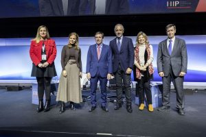 Foto de familia: Autoridades asistentes al VII congreso de Hostelería Madrid en HIP
