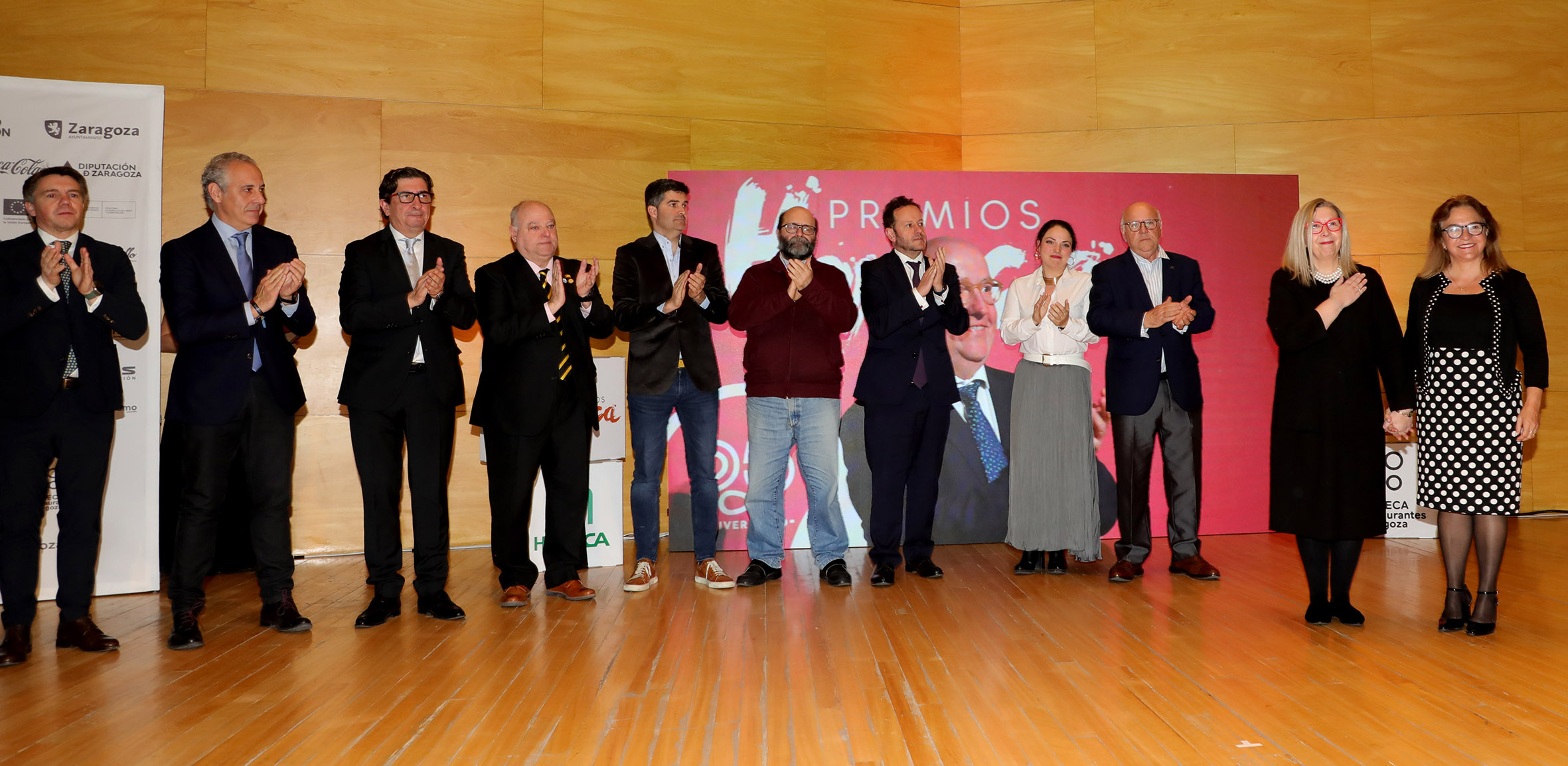 El sector de la hostelería nombra presidente de honor a José Luis Yzuel y le entrega la insignia de oro de Horeca Zaragoza - La Viña
