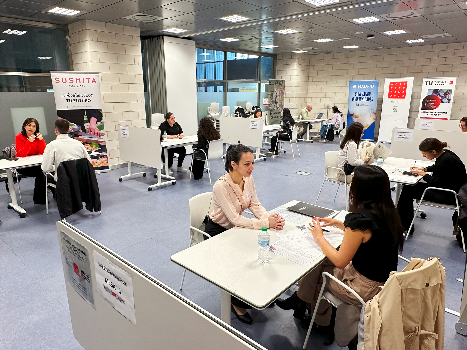 La jornada «Hostelería Madrid Emplea» acoge a 70 candidatos entrevistados para 60 vacantes en el sector hostelero madrileño - La Viña