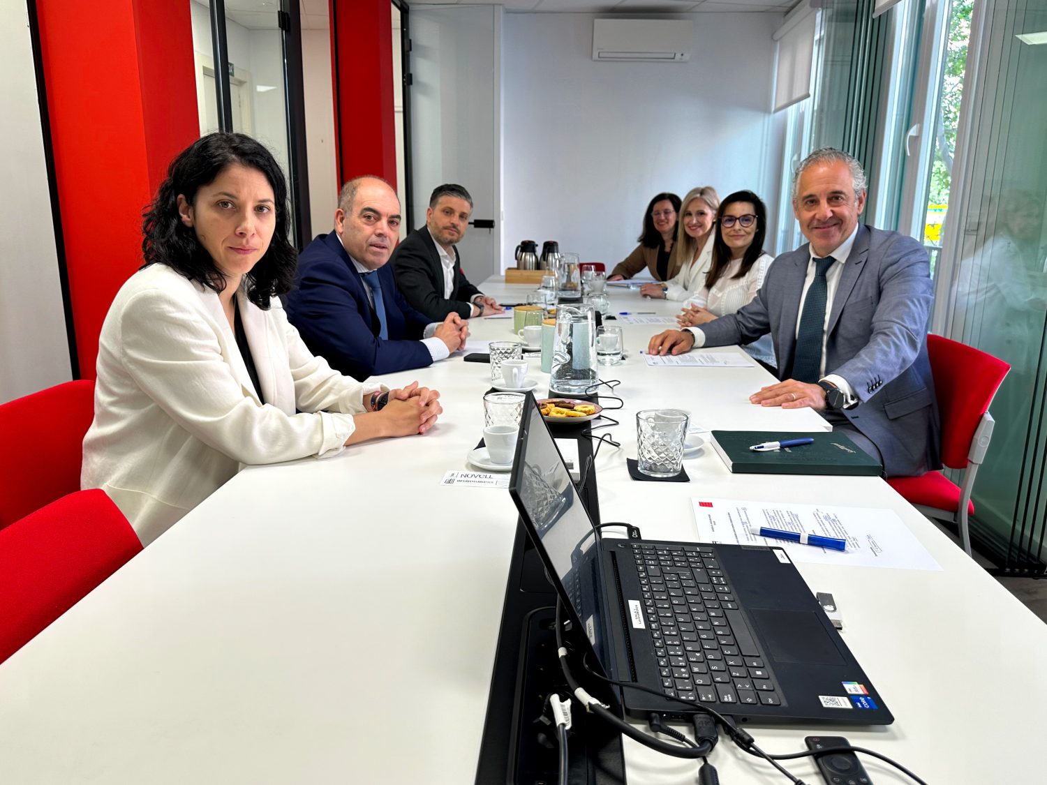 ATA Y Hosteleria Madrid se reúnen para abordar los retos del trabajo autónomo en la hostelería y los efectos del apagón vivido ayer - La Viña