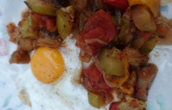 Pisto manchego con huevo Sapos y Princesas