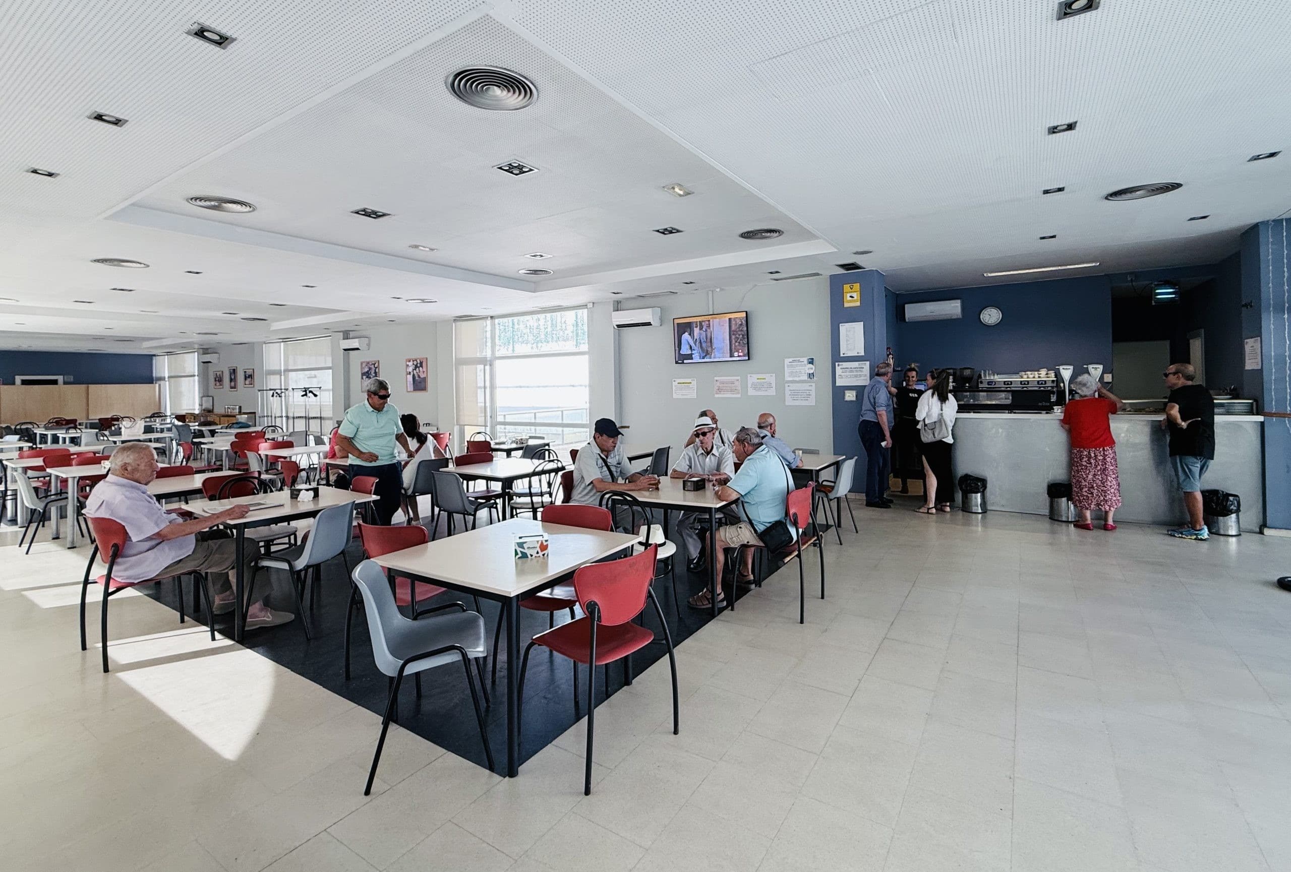 Arganda del Rey licita la cafetería y comedor del Centro de Mayores - La Viña